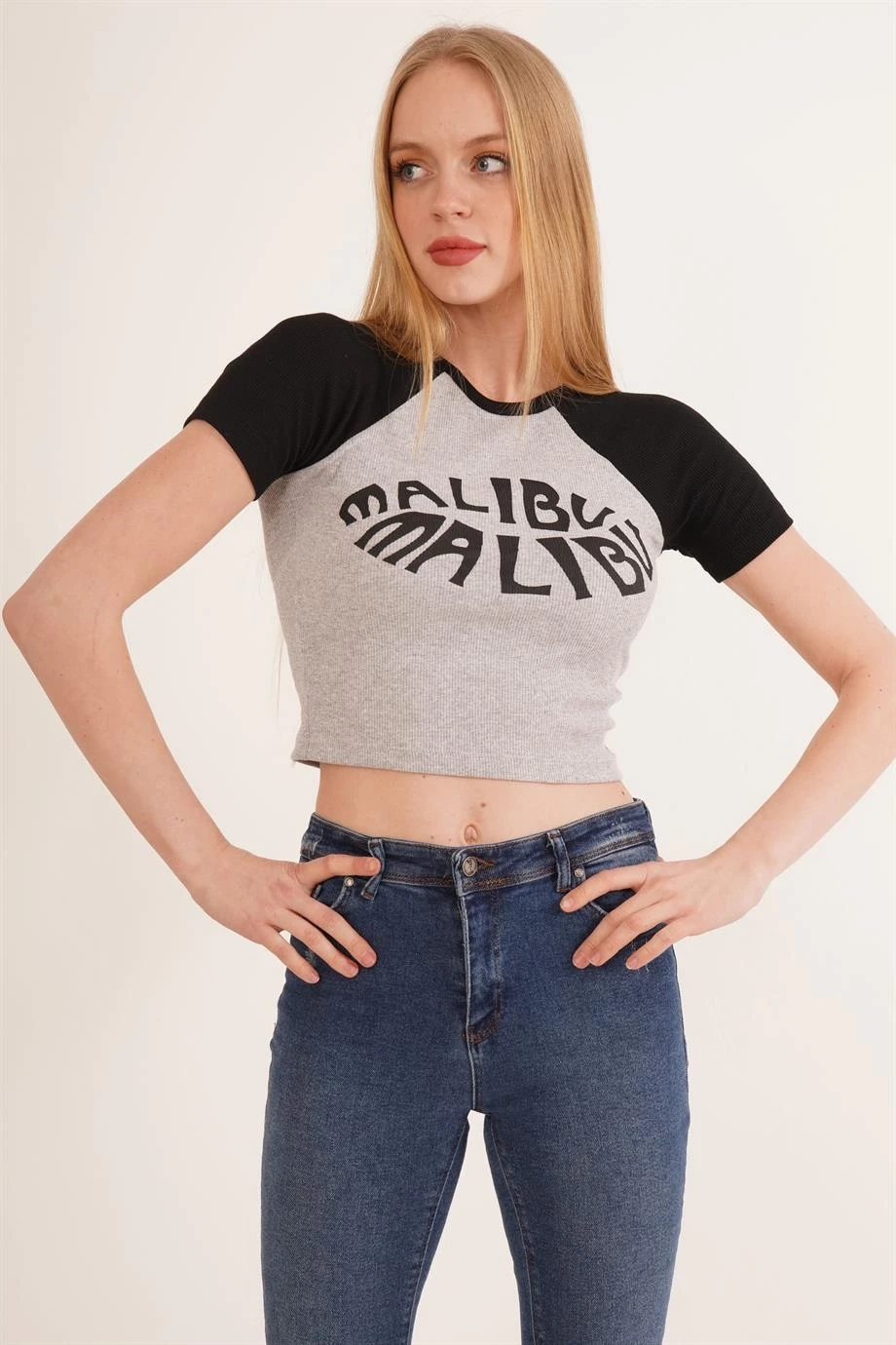 23254271 Kaşkorse Malibu Baskılı Kısa Kol Crop Bluz SIYAH