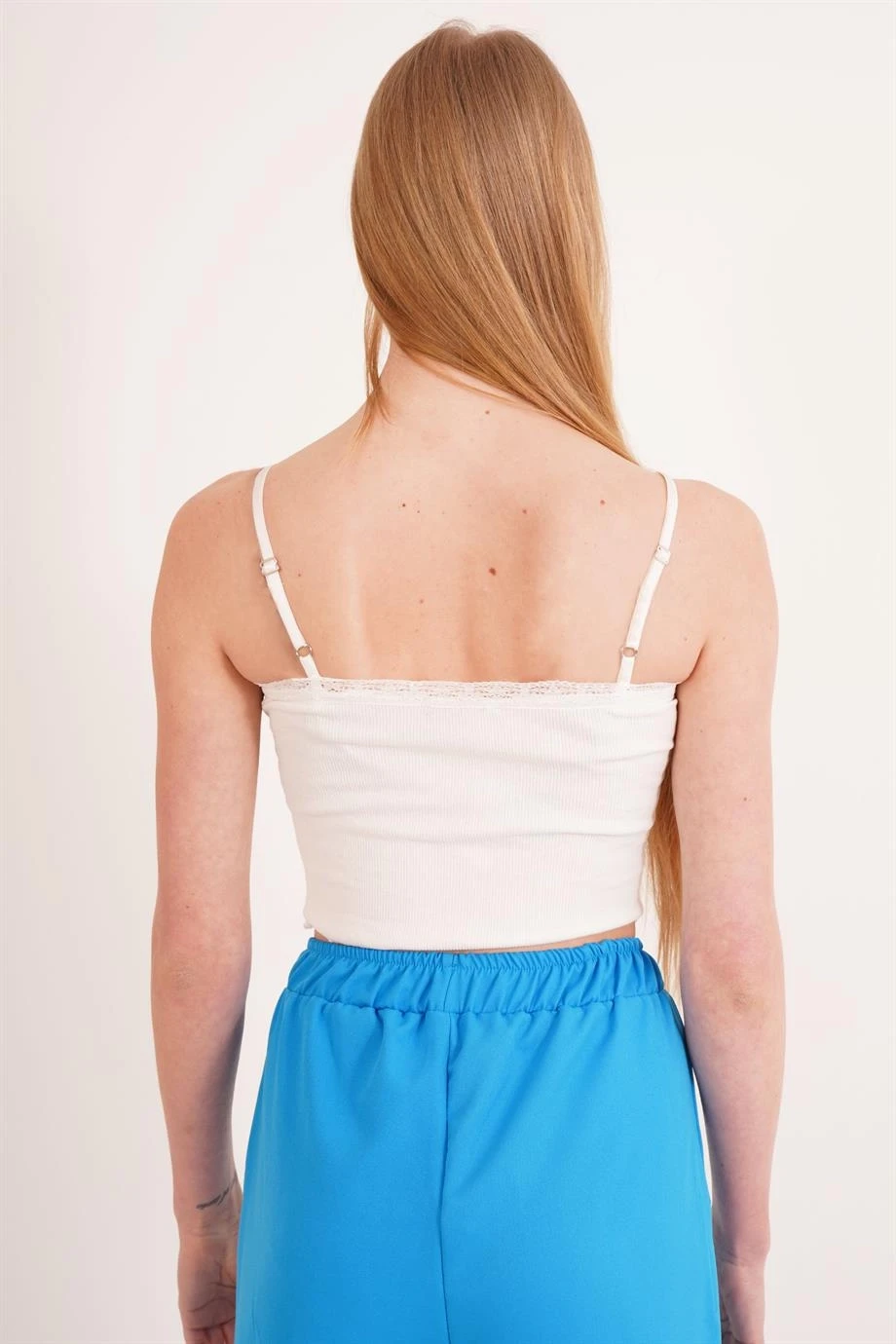 23254275 Kaşkorse İp Askılı Dantelli Crop Bluz BEYAZ