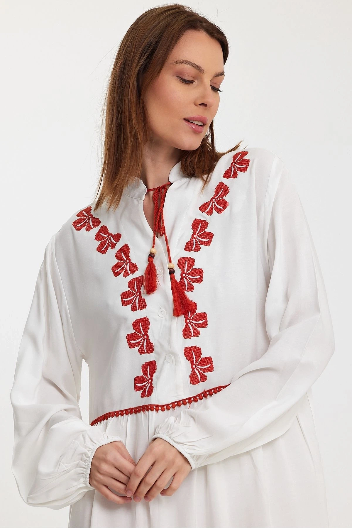 VP1005 Hakim Yaka Bağcıklı Nakış Dty.Balok Kol Uzun Elbise BEYAZ