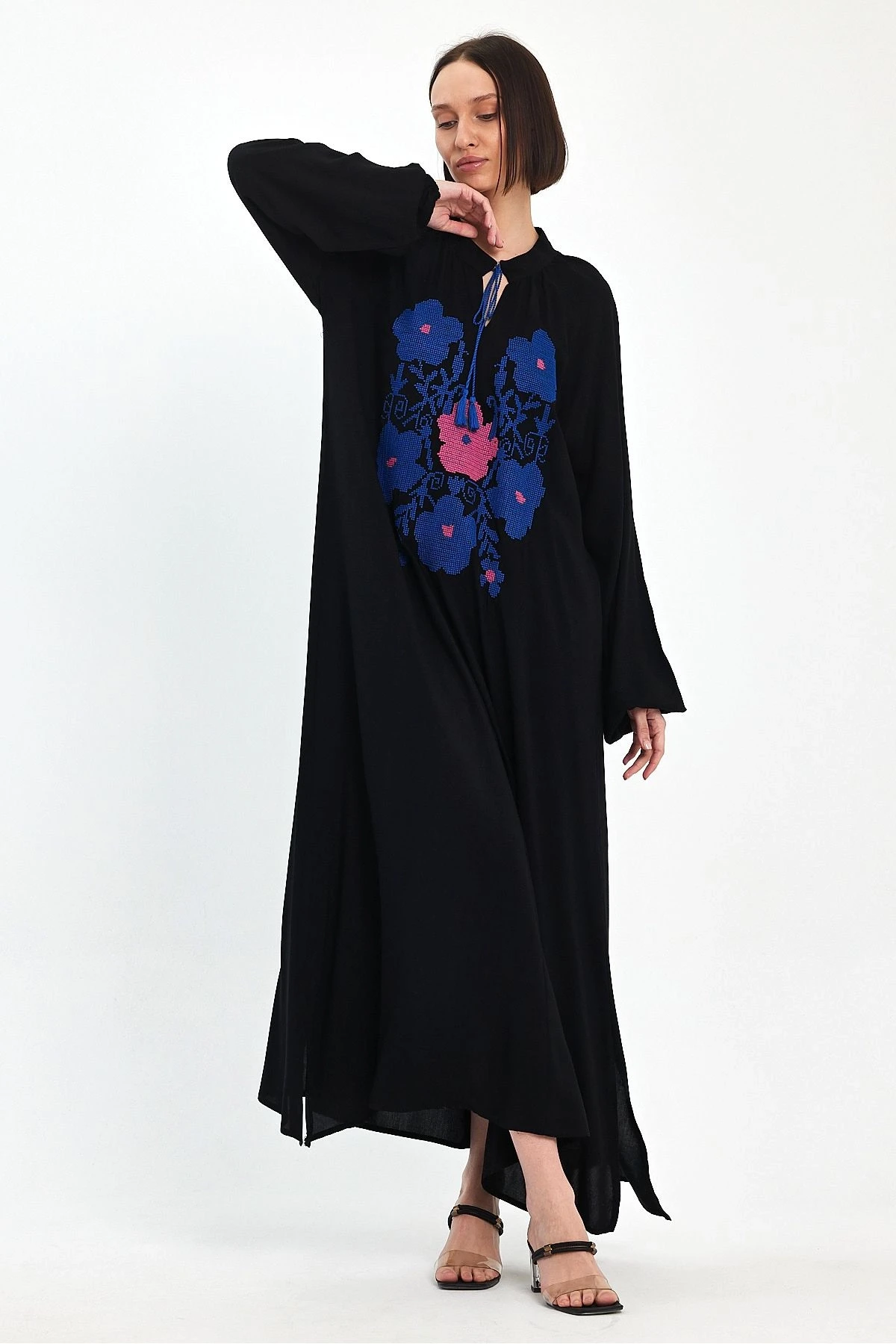 VP1036 Yaka Bağcıklı Çiçek Nakış Dty Balon Kol Uzun Elbise SIYAH