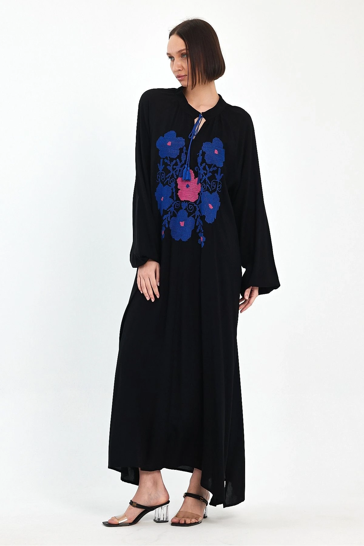 VP1036 Yaka Bağcıklı Çiçek Nakış Dty Balon Kol Uzun Elbise SIYAH