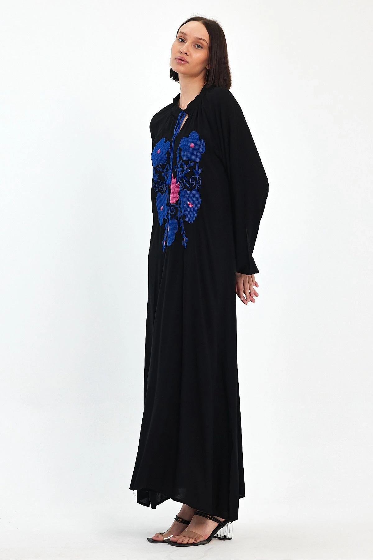 VP1036 Yaka Bağcıklı Çiçek Nakış Dty Balon Kol Uzun Elbise SIYAH