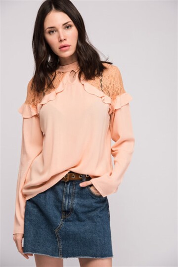 8139329 Şile Bezi Omuzları Dantelli Tül Fırfırlı Bluz PUDRA
