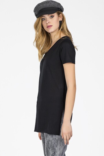 9041038 V Yaka Yanı Yırtmaçlı Kısa Kol T.Shirt SIYAH