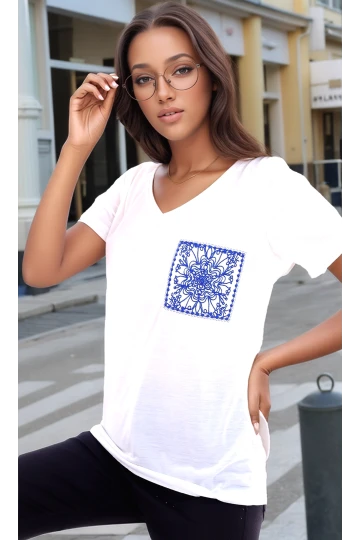 20052934 Süprem Cep Nakışlı V Yaka Kısa Kol Tişort EKRU