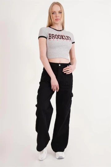 23254270 Kaşkorse Brooklyn Baskı Garnili Kısa Kol Crop Bluz GRI