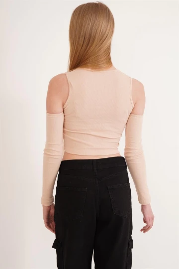 23254280 Kaşkorse Omuzları Açık Uz.Kol Bluz TAS