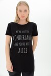 9111483 Süprem Wonderland Yazılı Kısa Kol Tshirt SIYAH